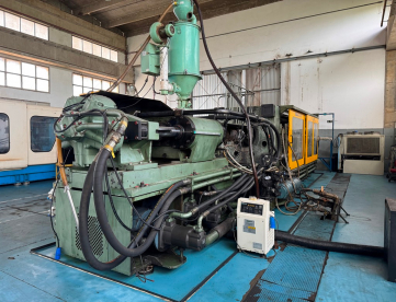 Foto: INJETORA PARA PLASTICOS SHENG LING - 1000 TONS - ANO 2013