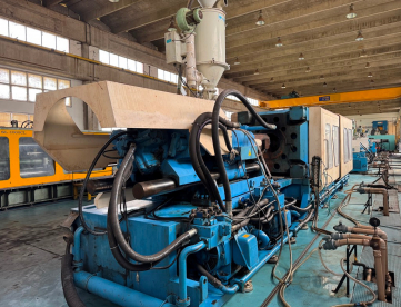 Foto: INJETORA PARA PLASTICOS TC TSONG CHERNG - 820 TONS - ANO 2010