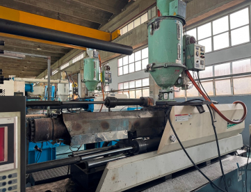 Foto: INJETORA PARA PLASTICOS DIPLOMAT SPAZIO CD600V - 600 TONS - ANO 2010