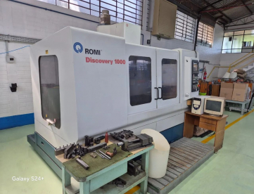 Foto: CENTRO DE USINAGEM VERTICAL - ROMI - DISCOVERY 1000 - ANO 2002 - 1020 x 510 x 640 MM