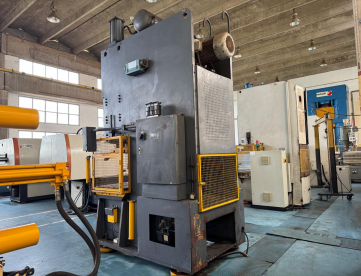 Foto: PRENSA EXCÊNTRICA JIN - MOD.JL21-200 - 200 TONS - MESA 1350MM X 800MM