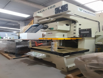 Foto: PRENSA EXENTRICA  TIPO C - 160 TONELADAS - MARCA VALENTIN - MESA 1250 X 800 X 140 - MÁQUINA ZERO COM GARANTIA