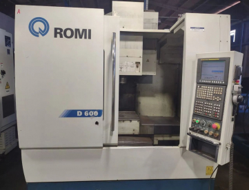Foto: CENTRO DE USINAGEM VERTICAL - ROMI - D600 - ANO 2015 - CNC FANUC - 600 x 530 x 580 MM