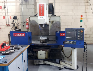 Foto: FRESADORA CNC - VEKER - VK4400 - ANO 2006 - 1000 x 500 x 500 MM