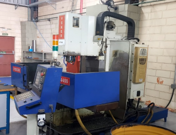 Foto: FRESADORA CNC - VEKER - VK4400 - ANO 2006 - 1000 x 500 x 500 MM