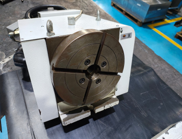 Foto: QUARTO EIXO PARA CENTRO DE USINAGEM COMANDO FANUC - ROMI MGR230 v2.0