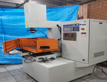 Foto: ELETROEROSÃO PENETRAÇÃO - ENGEMAQ - EDM 240 ZNC - 360 x 220 x 170 MM - MÁQUINA TODA REFORMADA