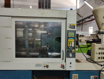 Foto: INJETORA DE PLÁSTICOS - ROMI - PRIMAX 220R - ANO 2004 C/ INVERSOR DE FREQUÊNCIA