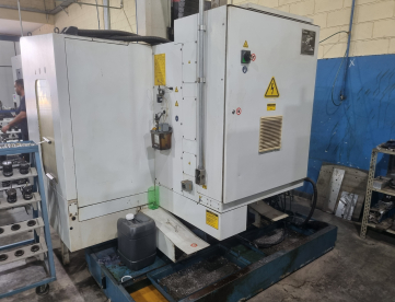 Foto: CENTRO DE USINAGEM  VERTICAL - ROMI - DISCOVERY 760 - ANO 2006 - 760 X 506 X 508MM - COMANDO GE FANUC SÉRIES 21i - MB