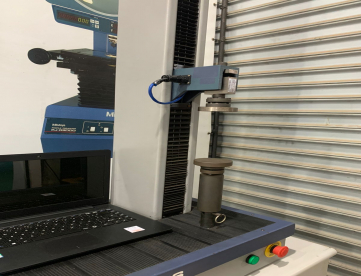 Foto: MÁQUINA UNIVESAL DE ENSAIOS - KRATOS