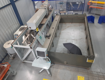 Foto: MÁQUINA DE CORTE POR JATO DE ÁGUA - FLOW - MOD. 713633-1 - 60.000 PSI C/ CABEÇOTE DE CORTE DINÂMICO E 2 INTENSIFICADORES