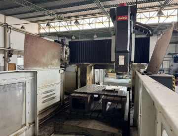 Foto: CENTRO DE USINAGEM VERTICAL - PORTAL CNC - AWEA - LP 3016 - COM CABEÇOTE ANGULAR - MAGAZINE COM 32 FERRAMENTAS - 3000 x 1600 x 760 - ANO 2012
