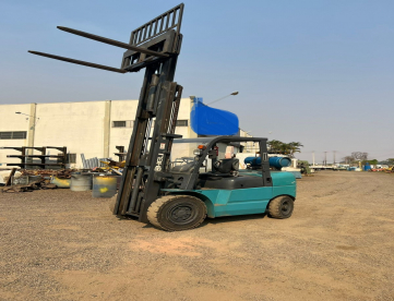 Foto: EMPILHADEIRA TRIPLEX - 5 TONS - MARCA HELI - ANO 2016