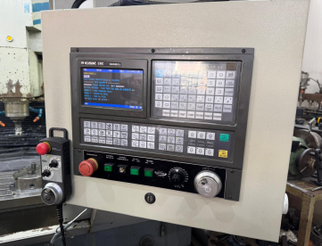 Foto: FRESADORA CNC WOTAN BANCO FIXO - WOMAT M1L - 1400 x 400 x 450mm - ANO 1999