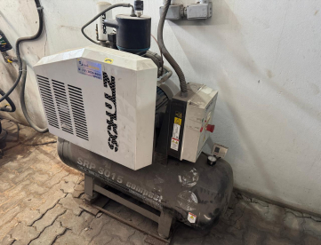 Foto: COMPRESSOR DE PARAFUSO - MARCA SCHULZ - MODELO SRP 3015 -15 HP - ANO 2013