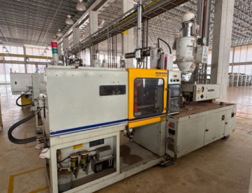 Foto: INJETORA DE PLASTICOS - DONGSHIN PRO 70 MC - 70 TONELADAS - ACOMPANHA SECADOR - ANO 2001