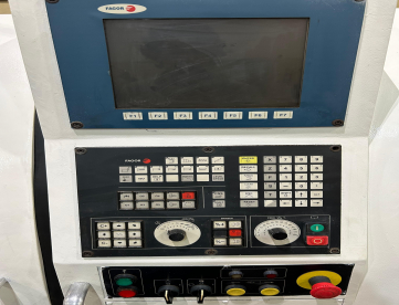 Foto: TORNO CNC - TRAVIS - TR2 - ANO 2010 - COMANDO FAGOR - 630 x 2000 MM