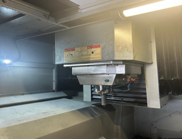 Foto: CENTRO DE USINAGEM DMG - DMC 104V LINEAR - 1040 X 600 X 500 -1200 RPM - ANO 2003