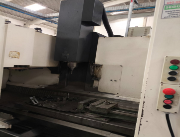 Foto: CENTRO DE USINAGEM VERTICAL - DMG MORI - 1035V - ANO 2008 - 1035 x 560 x 510 MM
