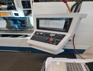 Foto: CENTRO DE USINAGEM VERTICAL - ROMI - D1000 - RETROFITADO EM 2025 - COMANDO FANUC - 1000 x 610 x 640 MM