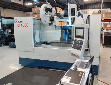 Foto: CENTRO DE USINAGEM VERTICAL - ROMI - D1000 - RETROFITADO EM 2025 - COMANDO FANUC - 1000 x 610 x 640 MM