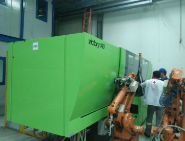 Foto: INJETORA DE PLÁSTICOS - ENGEL  BICOLOR VICTORY 140T