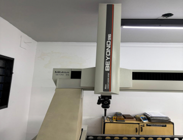 Foto: TRIDIMENSIONAL CNC - MITUTOYO - BEYOND 710 -X 900 Y 1600 Z 600