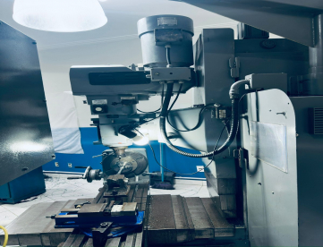 Foto: FRESADORA CNC - TRAVIS - ISO 40 - ANO 2001