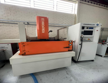 Foto: ELETROEROSÃO PENETRAÇÃO CNC - CHARMILLES - ROBOFORM 23