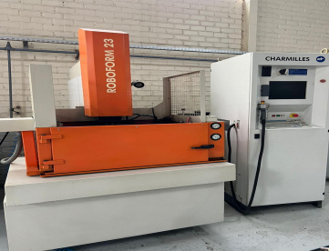 Foto: ELETROEROSÃO PENETRAÇÃO CNC - CHARMILLES - ROBOFORM 23
