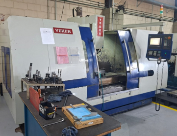 Foto: FRESADORA CNC - VEKER - VK 4700D - ANO 2007 - 1500 x 680 x 700mm