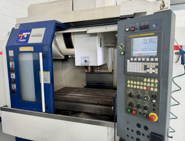 Foto: CENTRO DE USINAGEM VERTICAL - TONGTAI - TMV 1050 Q-II - ANO 2016 - 1000 x 600 x 530 MM - 10.000 RPM - COMANDO FANUC