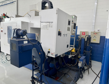 Foto: CENTRO DE USINAGEM VERTICAL - TONGTAI - TMV 1050 Q-II - ANO 2016 - 1000 x 600 x 530 MM - 10.000 RPM - COMANDO FANUC