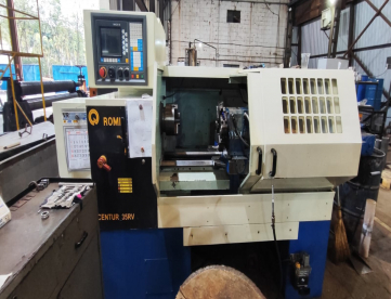 Foto: TORNO CNC - ROMI - CENTUR 35RV -1000 X 520 - COM TORRE HIDRAÚLICA