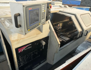 Foto: VENDO LOTE DE 4 TORNOS CNC 3 LOGIC 195II E 1 LOGIC 250-MAQUINAS PARARAM TRABALHANDO
