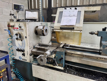Foto: TORNO MECÂNICO - ROMI - T500 - ANO 2020 - 660 x 3250 MM