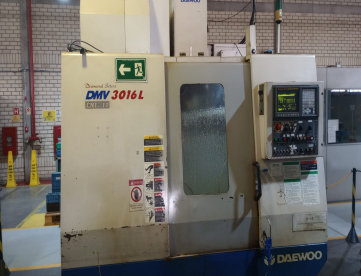 Foto: ​​​​​​​CENTRO DE USINAGEM VERTICAL - DAEWOO - DMV3016L - ANO 2005 - 762 x 406 x 508 MM
