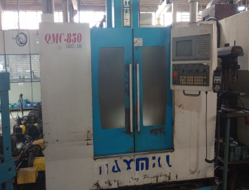 Foto: ​​​​​​​CENTRO DE USINAGEM VERTICAL - MAXMILL - QMC850 - ANO 2005 - 850 x 550 x 550 MM