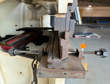 Foto: DOBRADEIRA HIDRAULICA DJPRIMUS CN - 1600MM X 40 TONS - ANO 2022