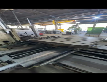 Foto: MANDRILHADORA CONVENCIONAL FUSO 100 - 2800X1200X1000MM