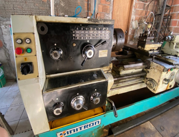 Foto: TORNO MECÂNICO SINITRON - MODELO SL-5015 - 400X1500MM