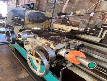 Foto: TORNO MECÂNICO SINITRON - MODELO SL-5015 - 400X1500MM