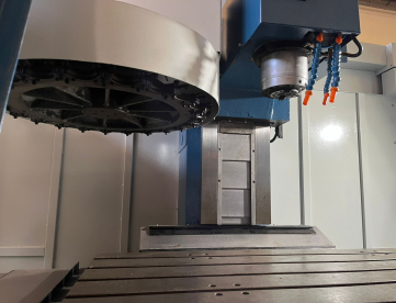 Foto: CENTRO DE USINAGEM VERTICAL - FEELER - FV1000 - 1000 X 500 X 505MM - ANO 2007