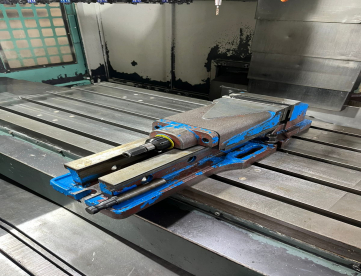 Foto: CENTRO DE USINAGEM VERTICAL - FEELER - VM40S - ANO 2007 - 1000 x 520 x 500 MM