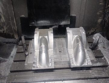 Foto: CENTRO DE USINAGEM VERTICAL MAXMILL VMC855A - 850MM X 500MM X 500MM