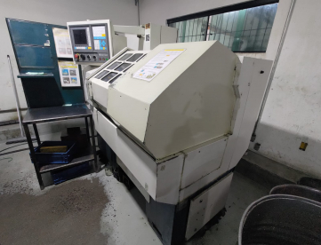 TORNO CNC - ROMI - CENTUR 30S - ANO 1997 - 430MM X 500MM - TIPO GANG - SEM PASSAGEM DE BARRA - COMANDO MACH 9
