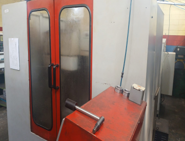 Foto: CENTRO DE USINAGEM VERTICAL - DYNA - DM450 - 500 x 400 x 500 - ANO 1997
