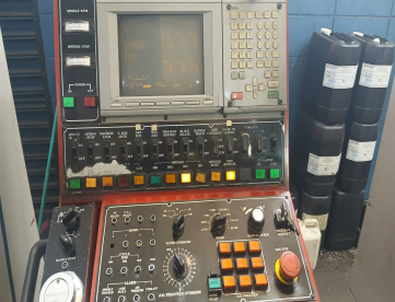 Foto: CENTRO DE USINAGEM VERTICAL - DYNA - DM450 - 500 x 400 x 500 - ANO 1997