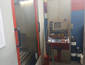 Foto: CENTRO DE USINAGEM VERTICAL - DYNA - DM450 - 500 x 400 x 500 - ANO 1997