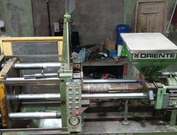 Foto: INJETORA DE PLÁSTICOS - ORIENTE - IHP 140/250